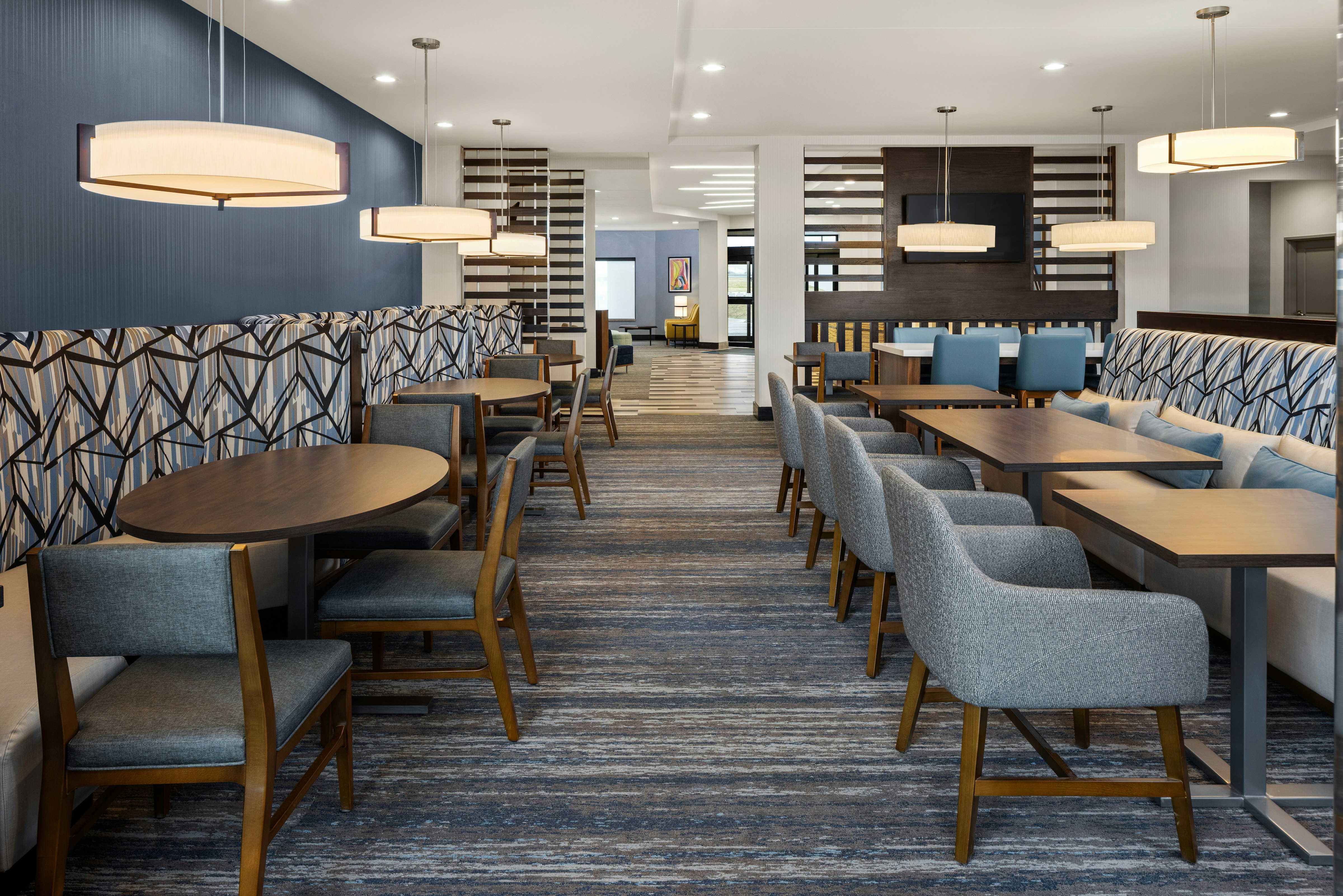 Holiday Inn Express Moline - Quad Cities Area 49/73