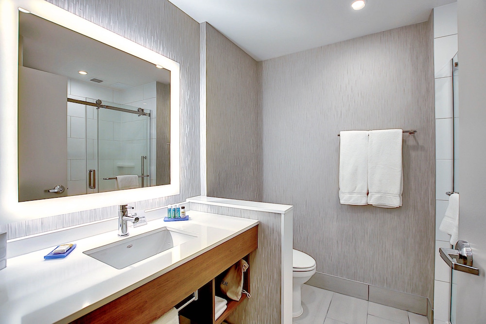 Holiday Inn Express Suites Calgary Airport Trail Ne 12/38