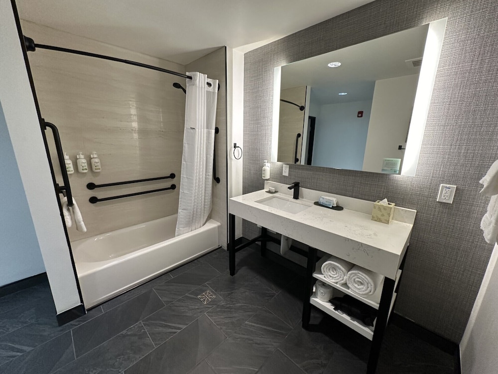 La Quinta Inn & Suites by Wyndham Yucaipa 48/51