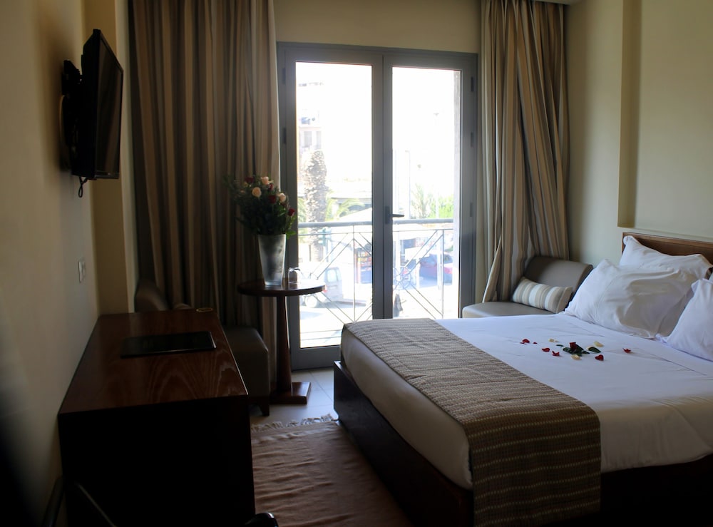 ROOM, SINGLE, DOUBLE BED