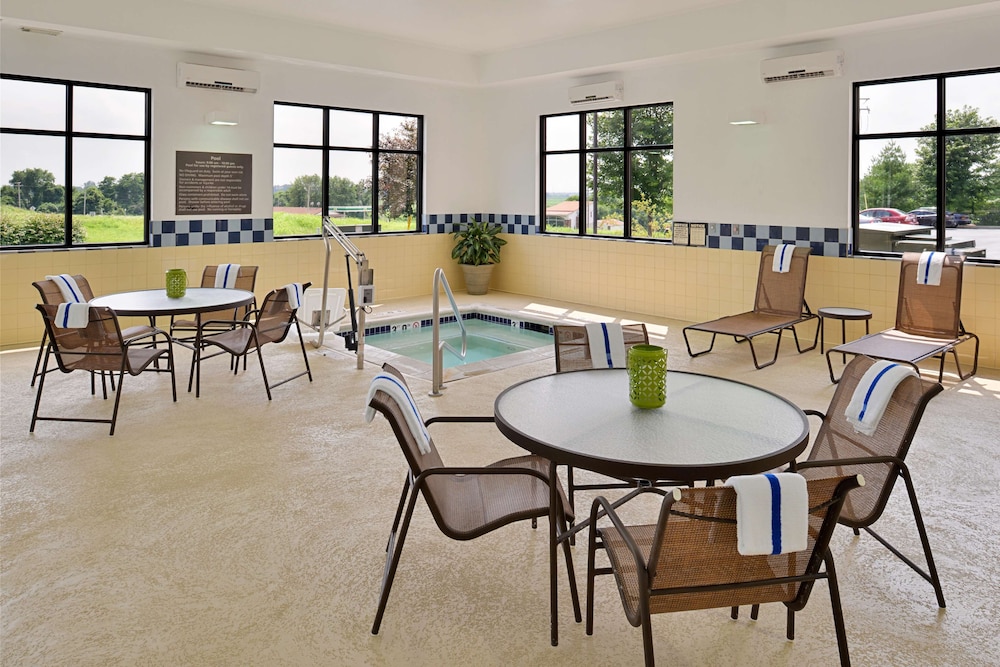 Hampton Inn & Suites St. Louis-Edwardsville 53/69