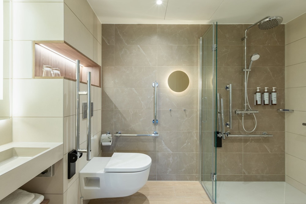 AC Hotel Inverness 57/60