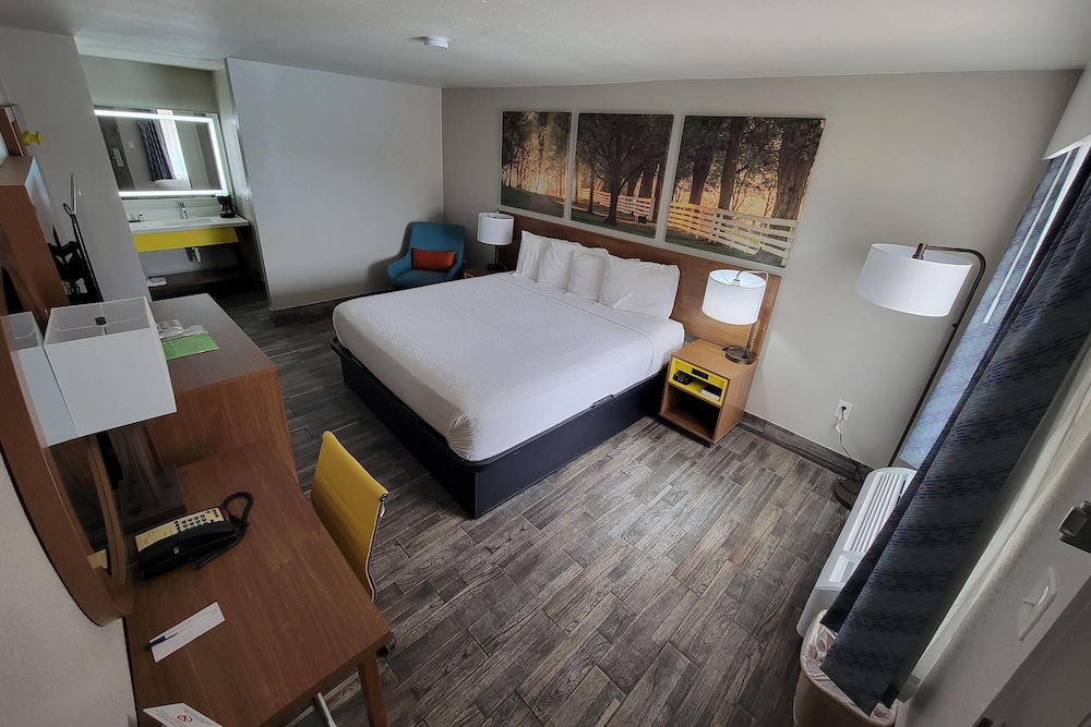 Days Inn by Wyndham Clanton, AL 18/40