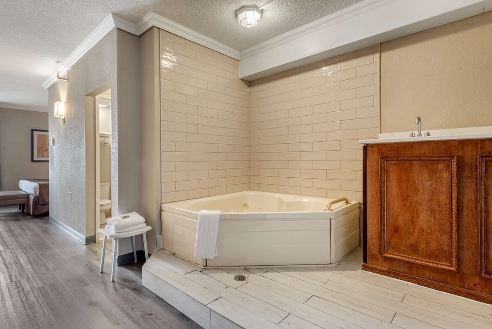 Best Western Fort Washington Inn 13/69