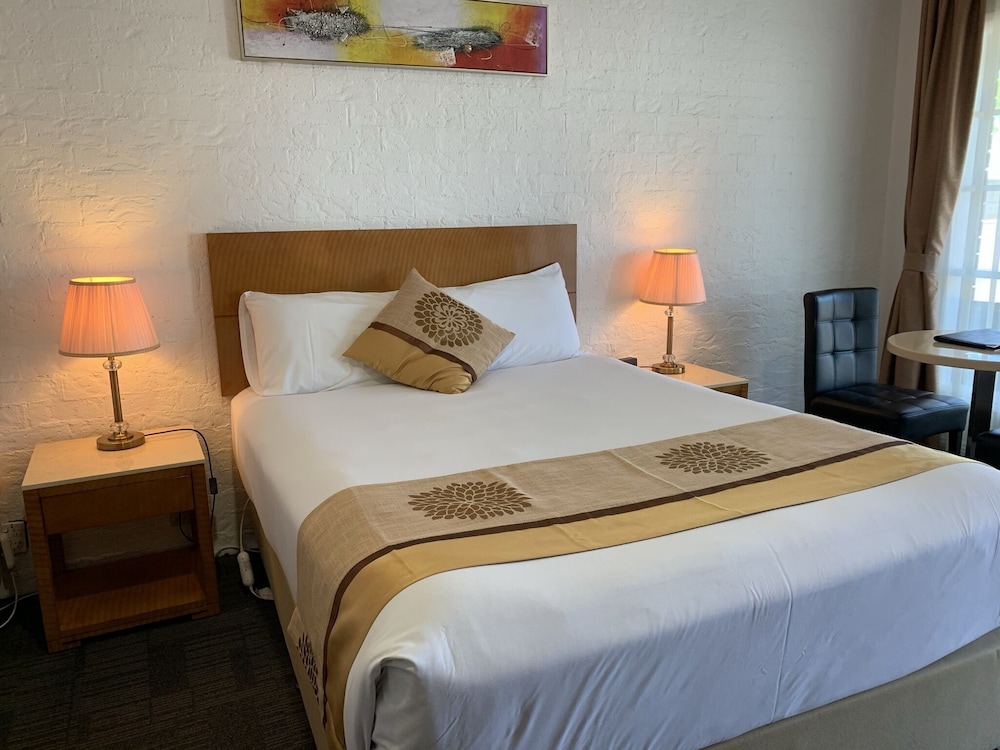 SWAGGERS MOTOR INN(FORMERLY Sundowner Yass) 20/46