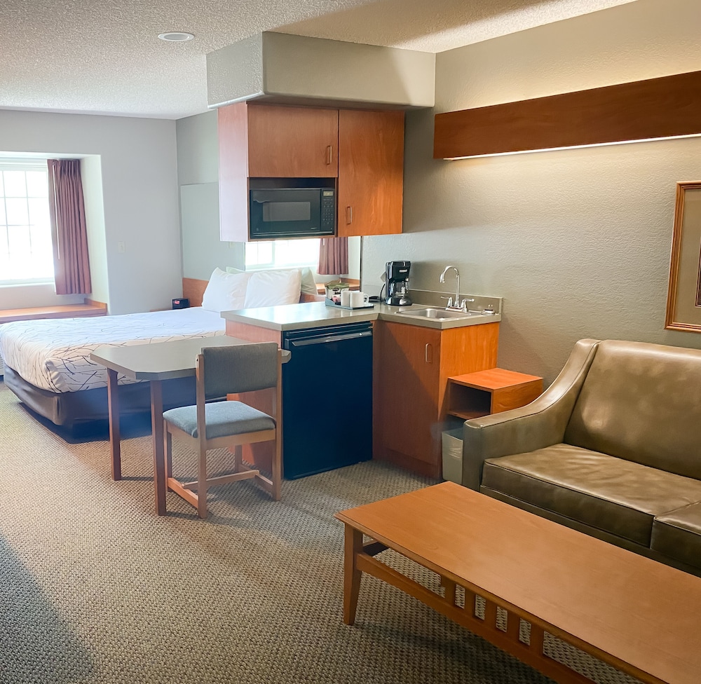 Monument Inn & Suites 25/39