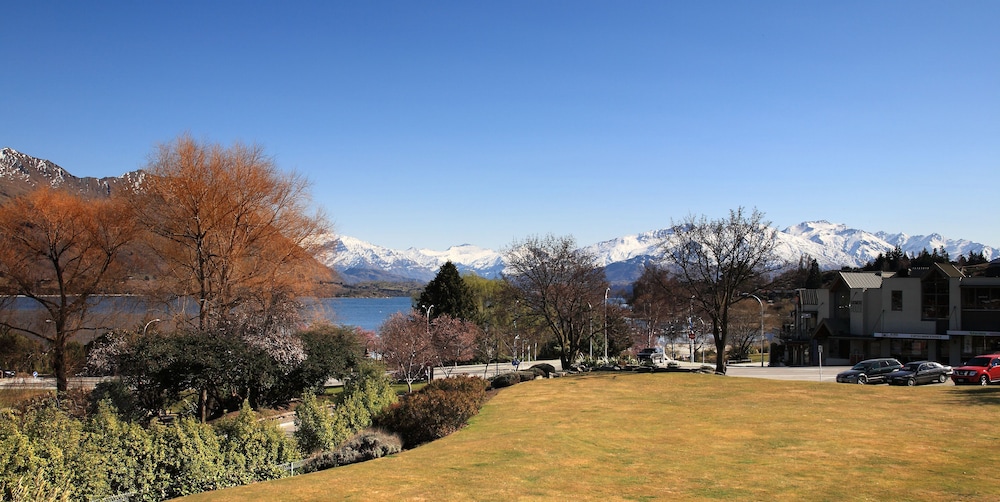 Wanaka Hotel 8/37