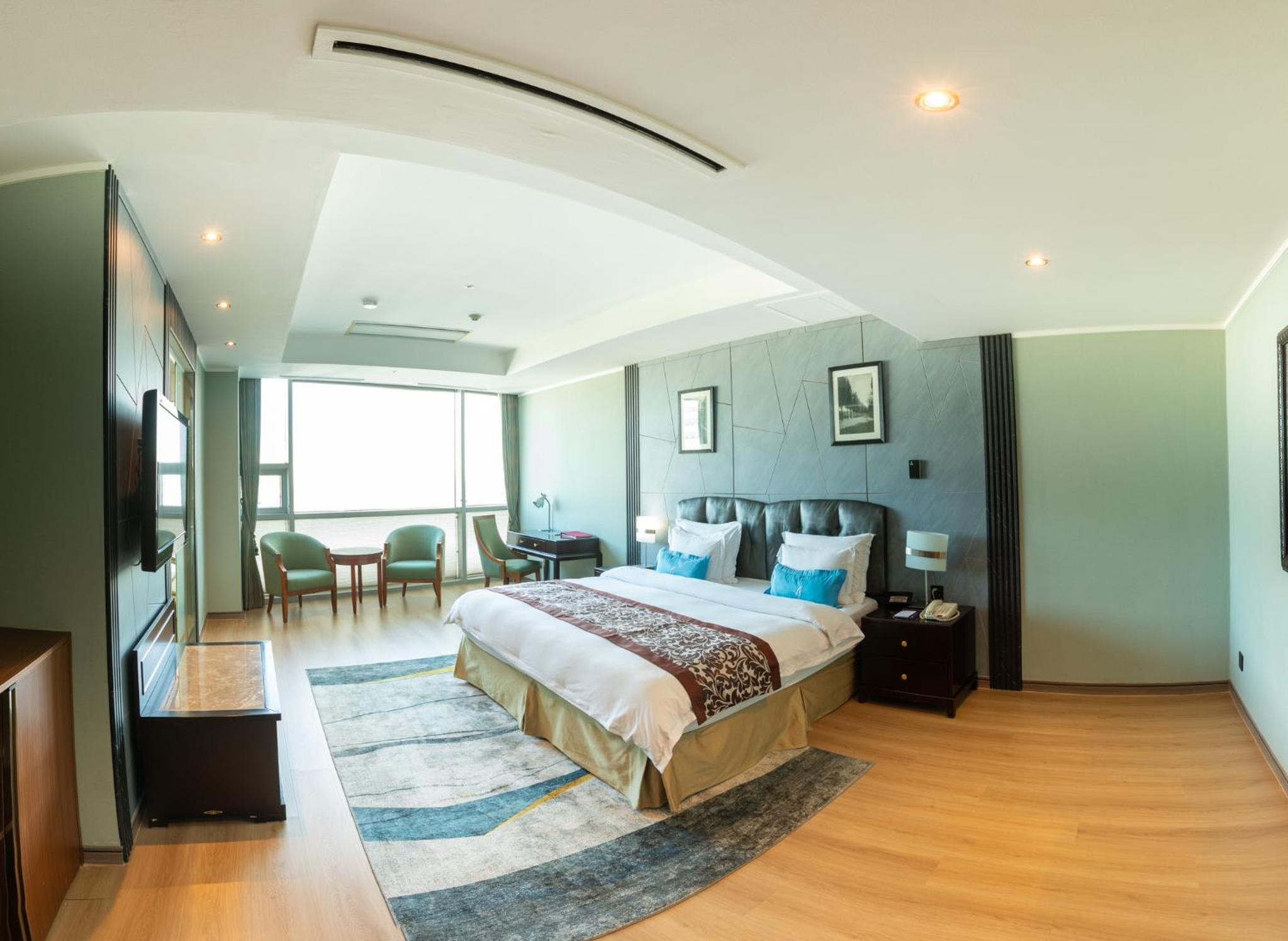 Executive, King Bed, City View