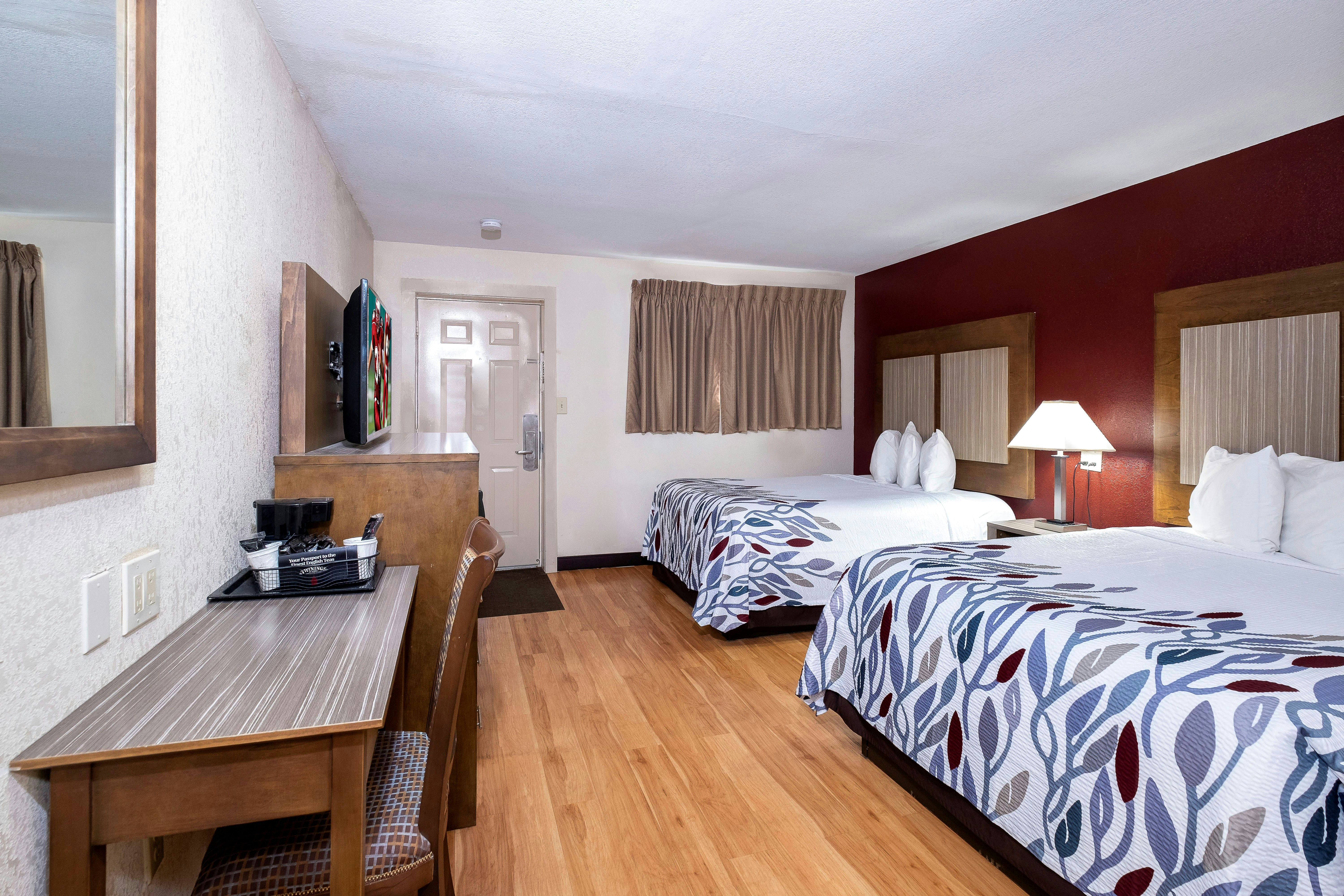 Deluxe, 2 Double Beds, Large, Red Roof Inn Neptune 3/8