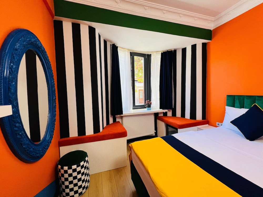 Apex Hotel 35/64