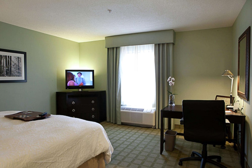Hampton Inn Suites Detroit Canton 22/89