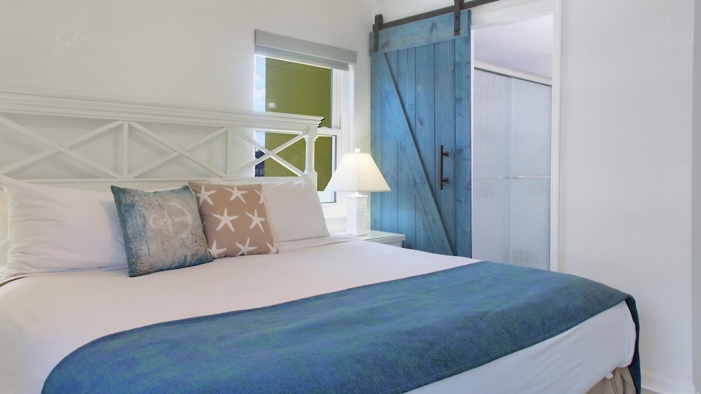 South Beach Condo Hotel 20/50