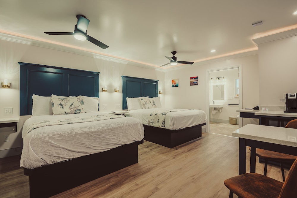 Downstairs, Comfort, 2 Queen Beds, Accessible