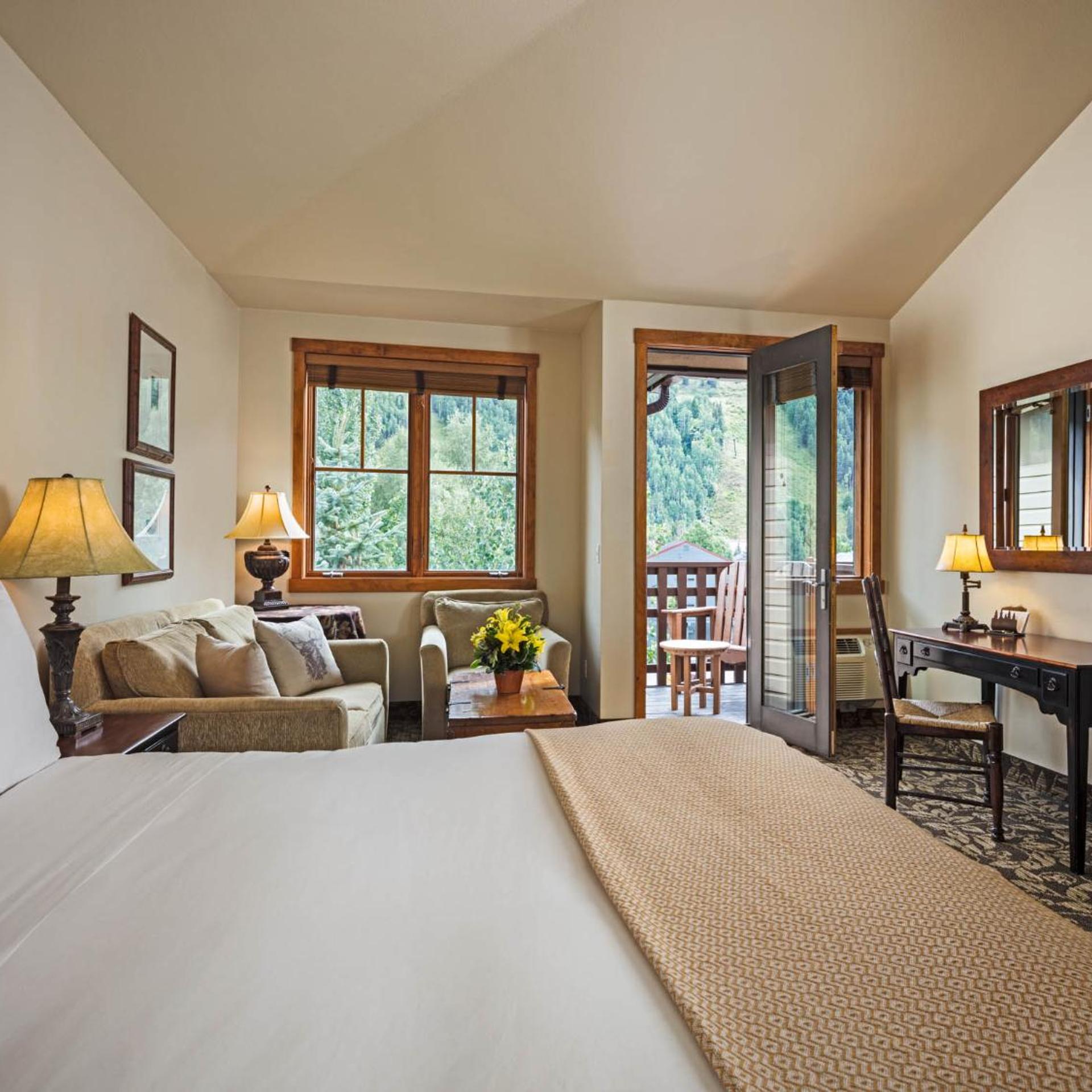 Grand, King Bed