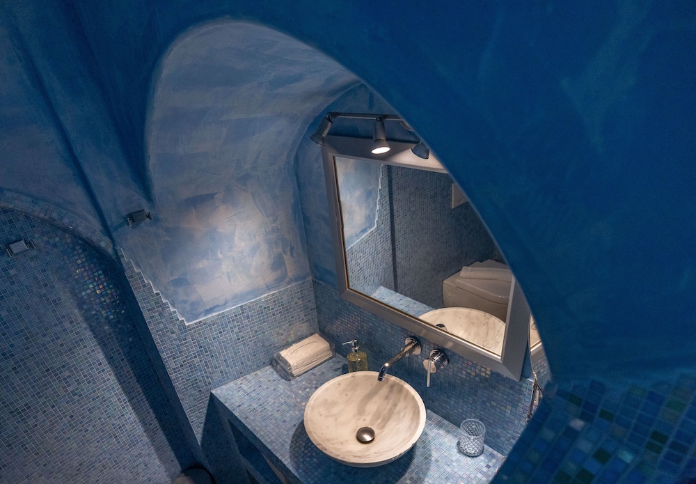 Hotel Above Blue Suites 41/80