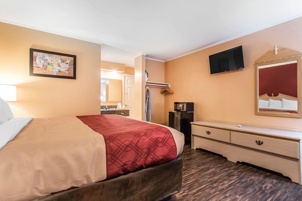 Econo Lodge Cornersville I-65 23/46