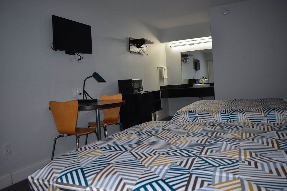 Motel6 Columbus, OH - OSU North 33/43