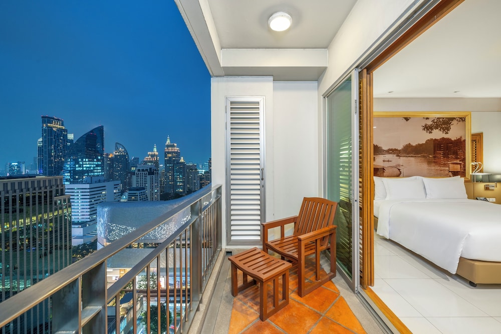 Superior, Double Bed, Balcony, Grande Centre Point Ploenchit Bangkok 8/10