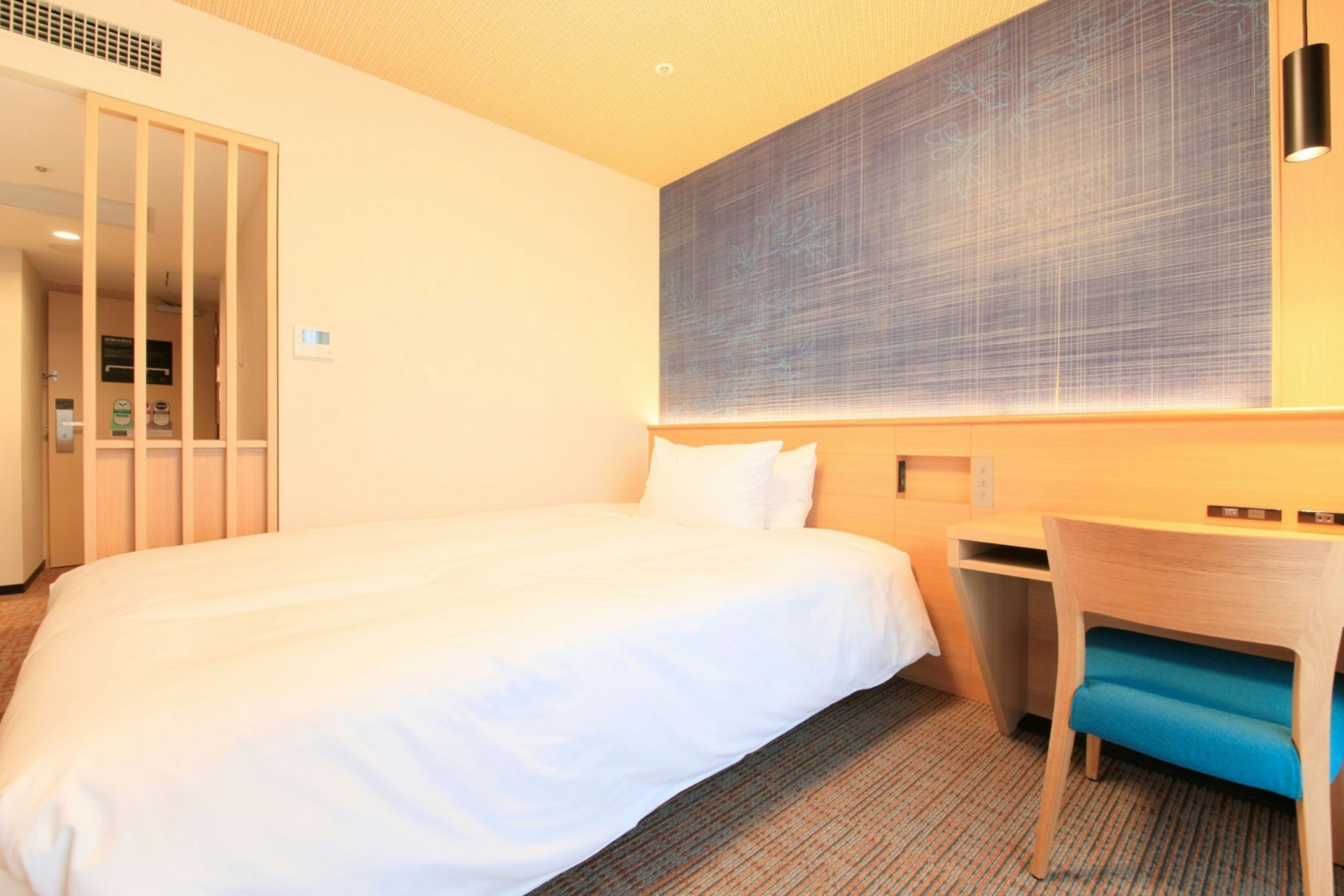 ROOM, DOUBLE BED