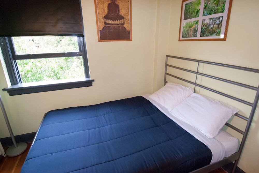غرفة صغيرة بسرير مزدوج بحمام مشترك، Ocean Island Inn Backpackers Suites Hostel 5/10