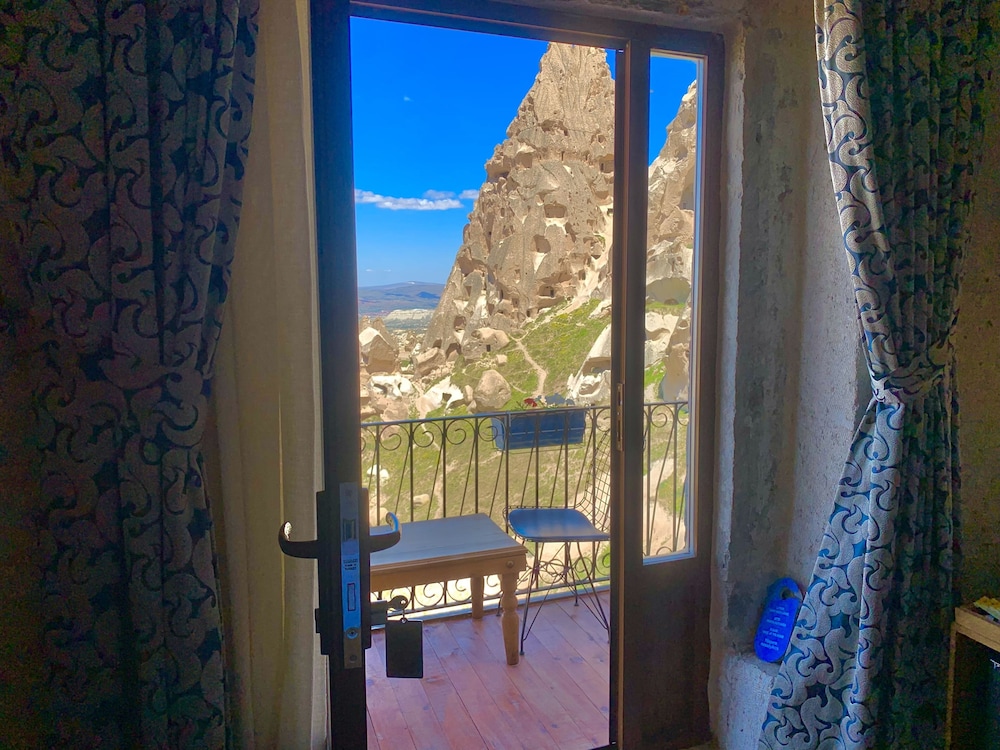 Caldera Hotel 72/77