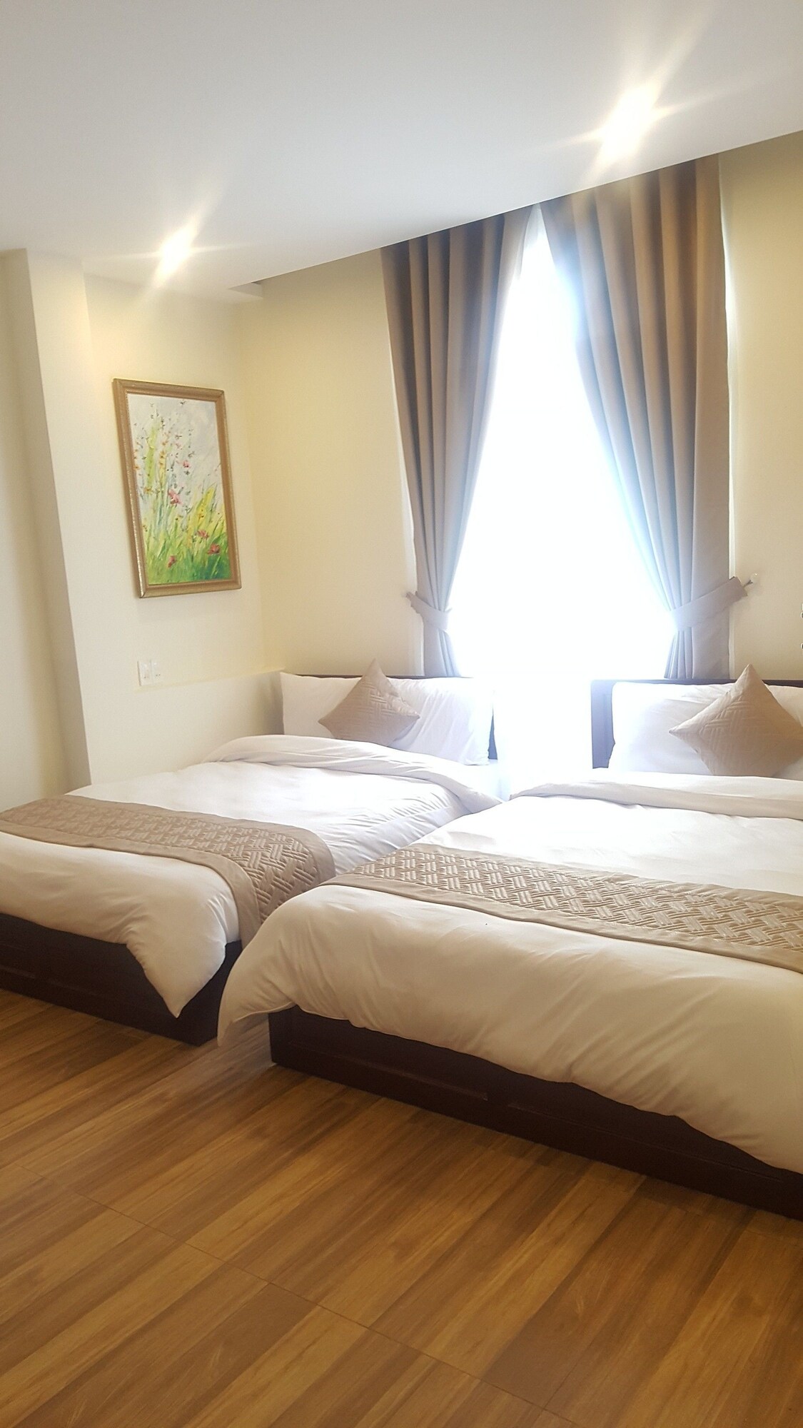 DELUXE, QUADRUPLE, 2 DOUBLE BEDS, HILL VIEW