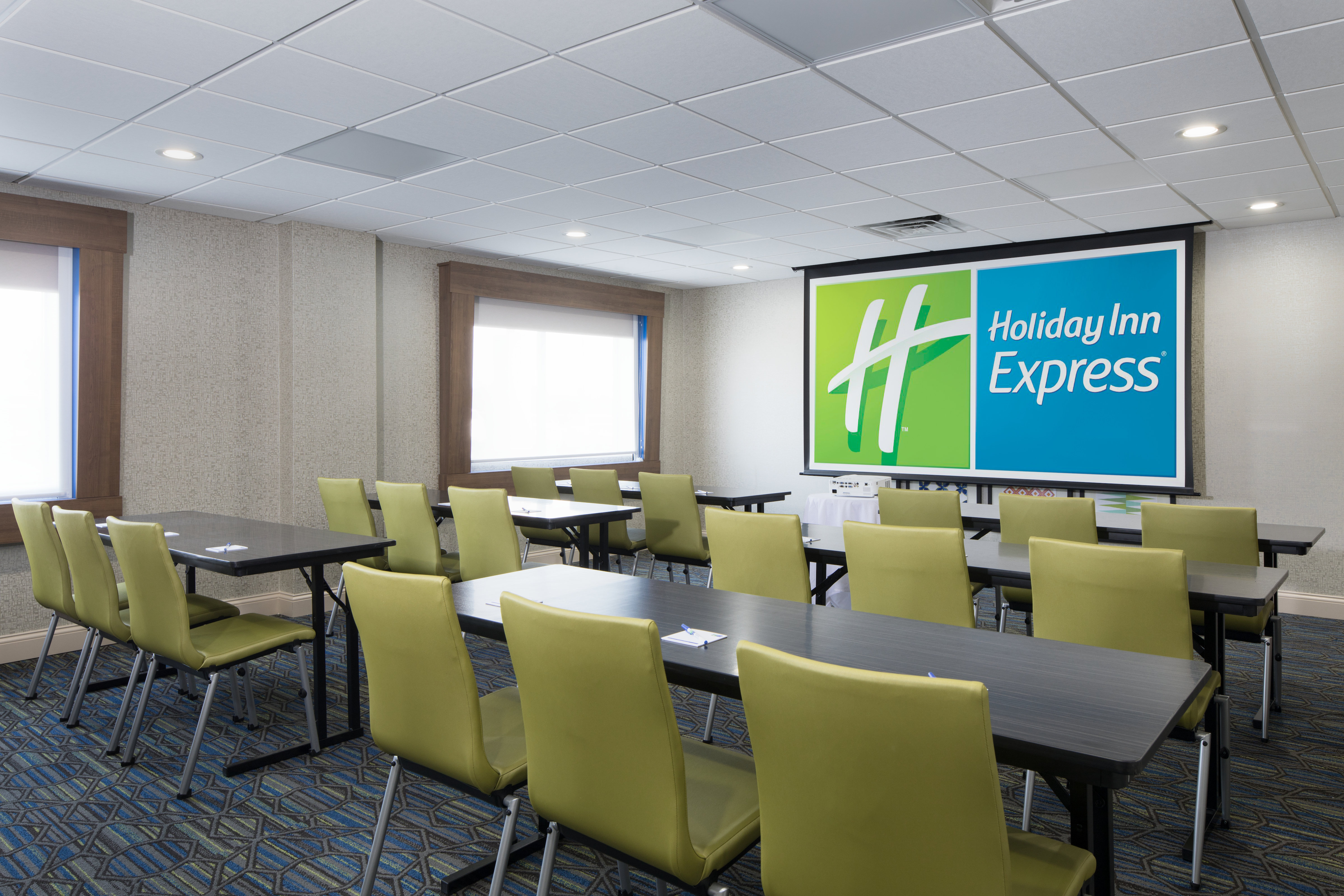 Holiday Inn Express Louisville Northeast 26/29