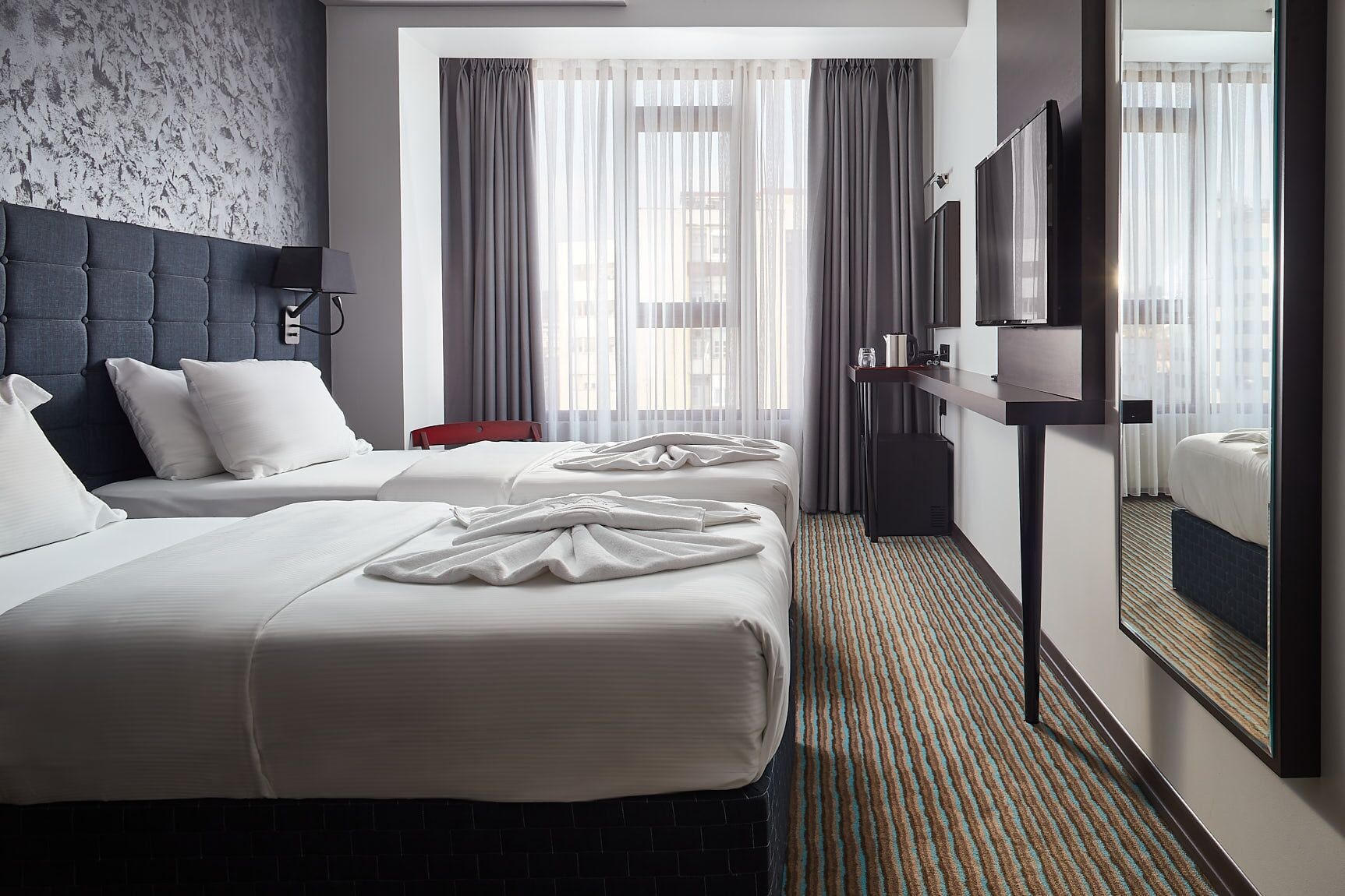 ROOM, TWIN BEDS