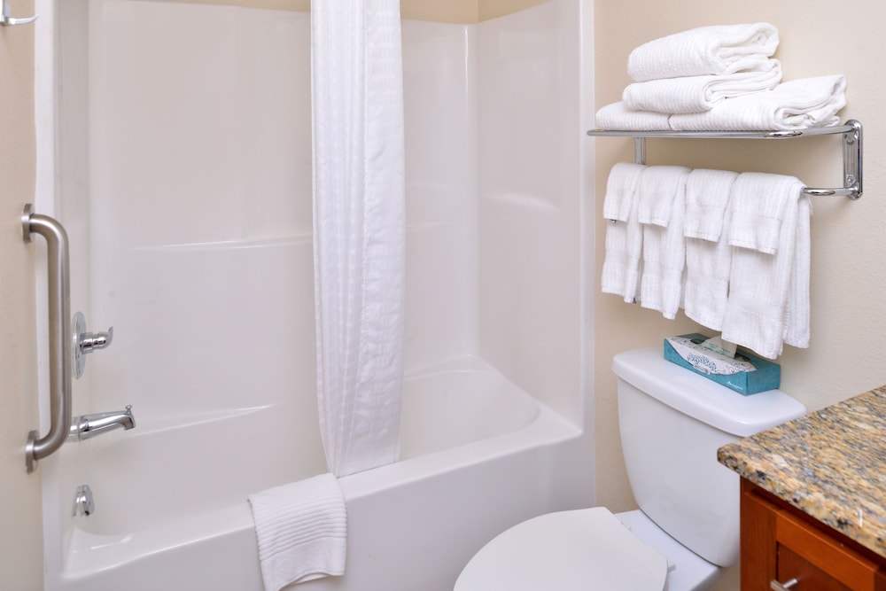 CANDLEWOOD SUITES BLUFFTON - HILTON HEAD 10/73