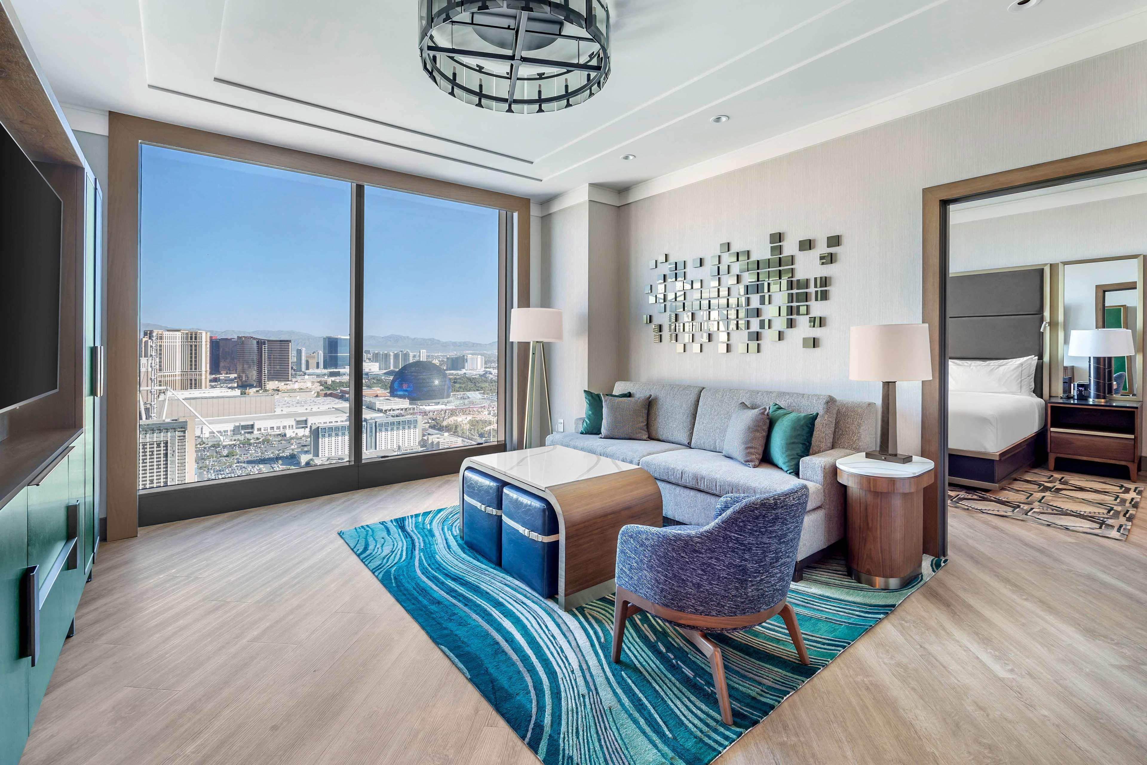 2 BEDROOMS, ENTERTAINMENT, SUITE, 2 KING BEDS, ACCESSIBLE