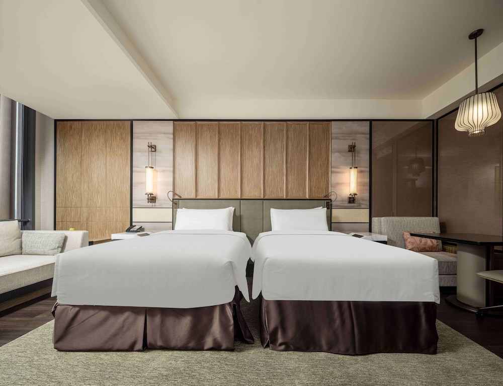 Shangri-La Putian 17/50