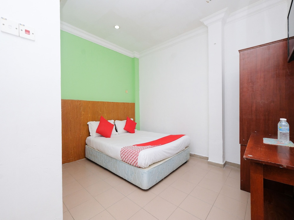 OYO 850 Gold Star Hotel 15/21
