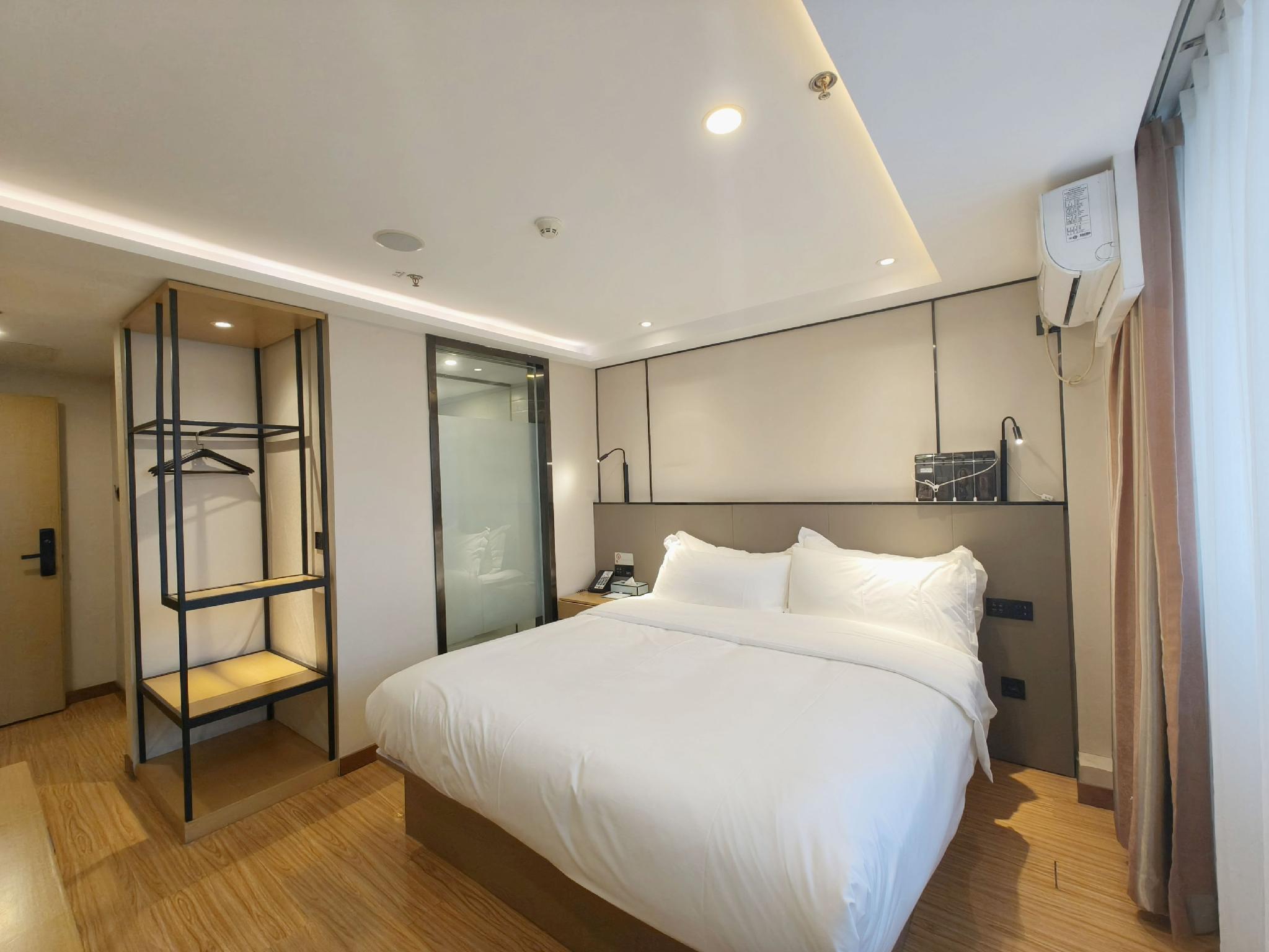 Superior, Queen Bed