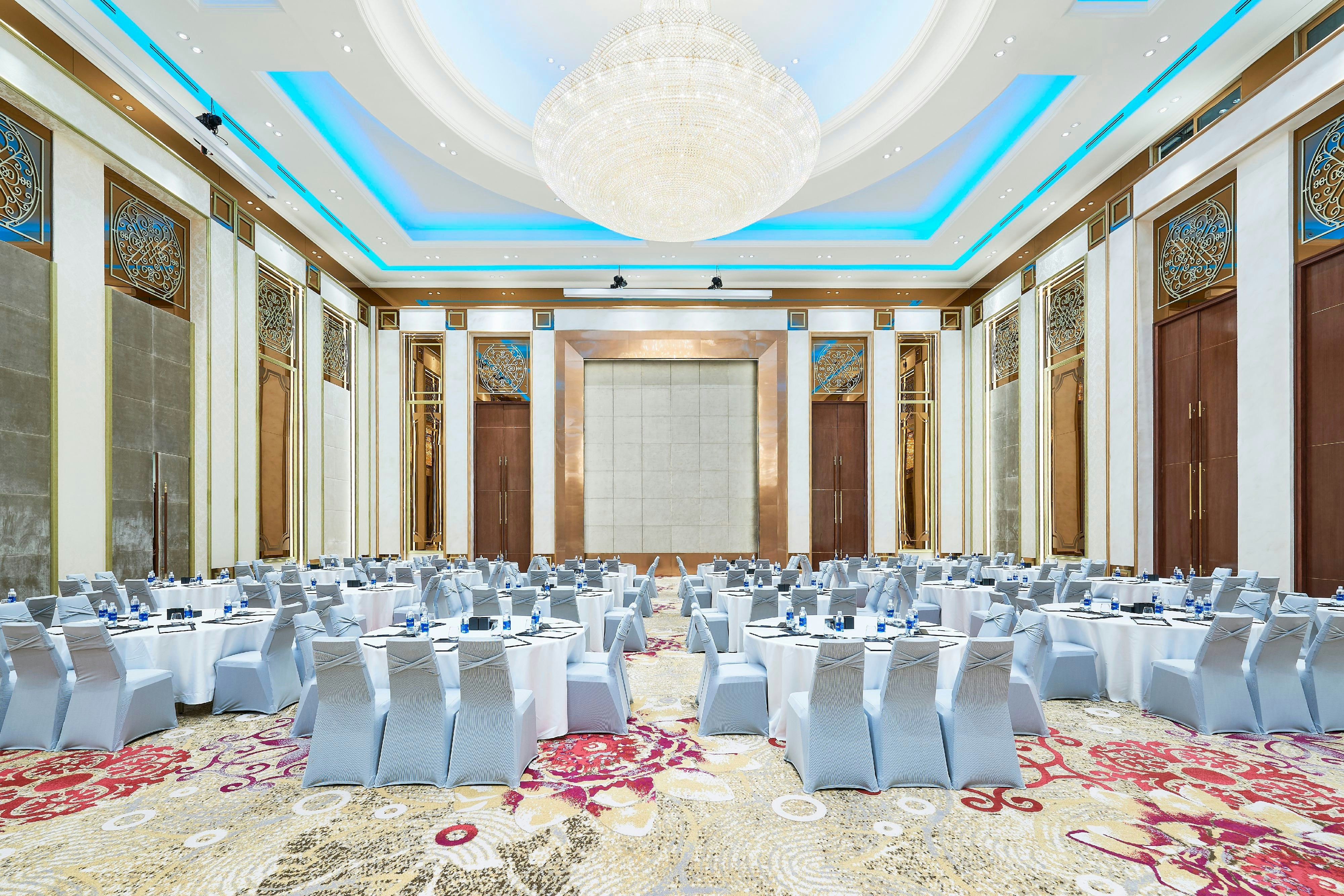 Sheraton Grand Danang Beach Resort and Spa 35/47