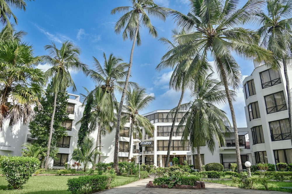 Northcoast Beach Hotel 47/50