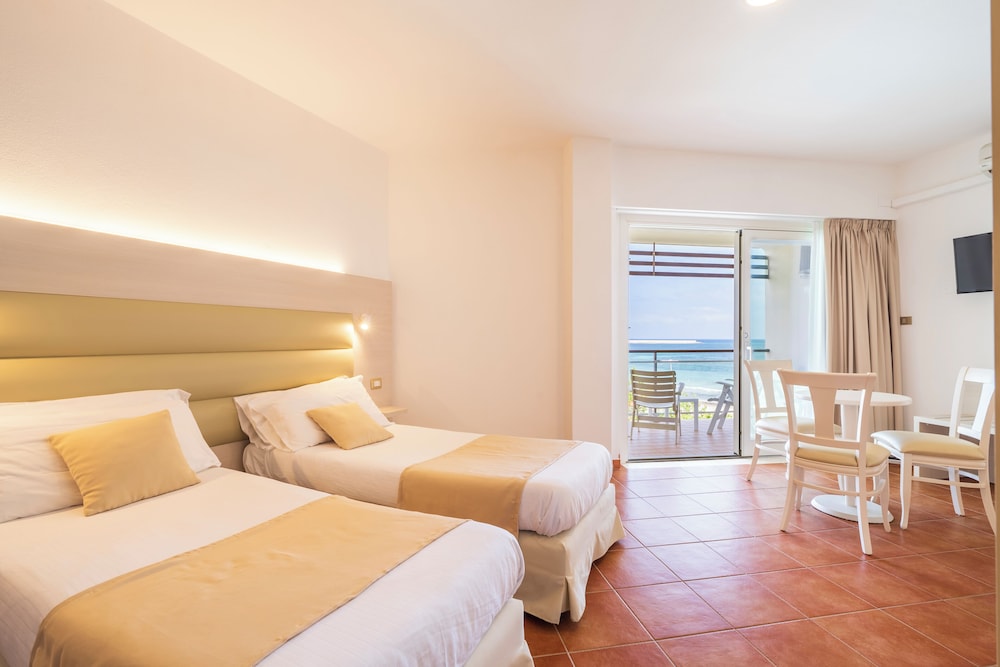 ROOM, QUADRUPLE, SEA VIEW