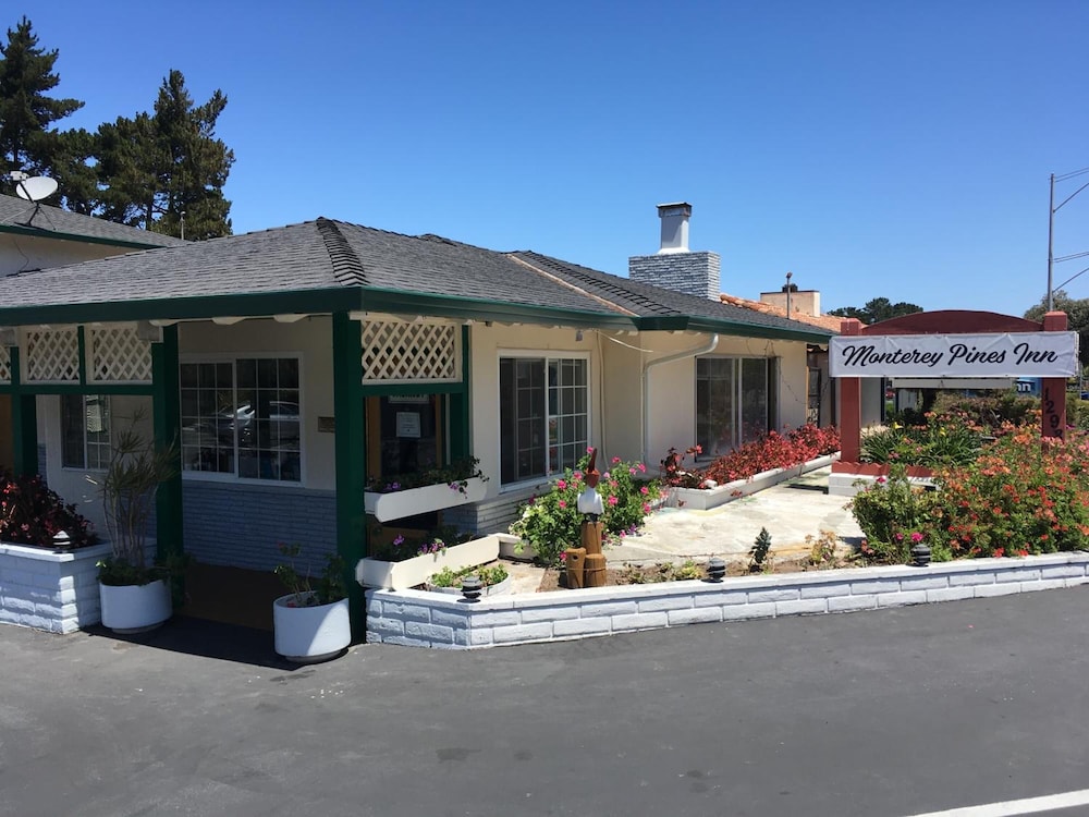 Monterey Pines Inn 6/42