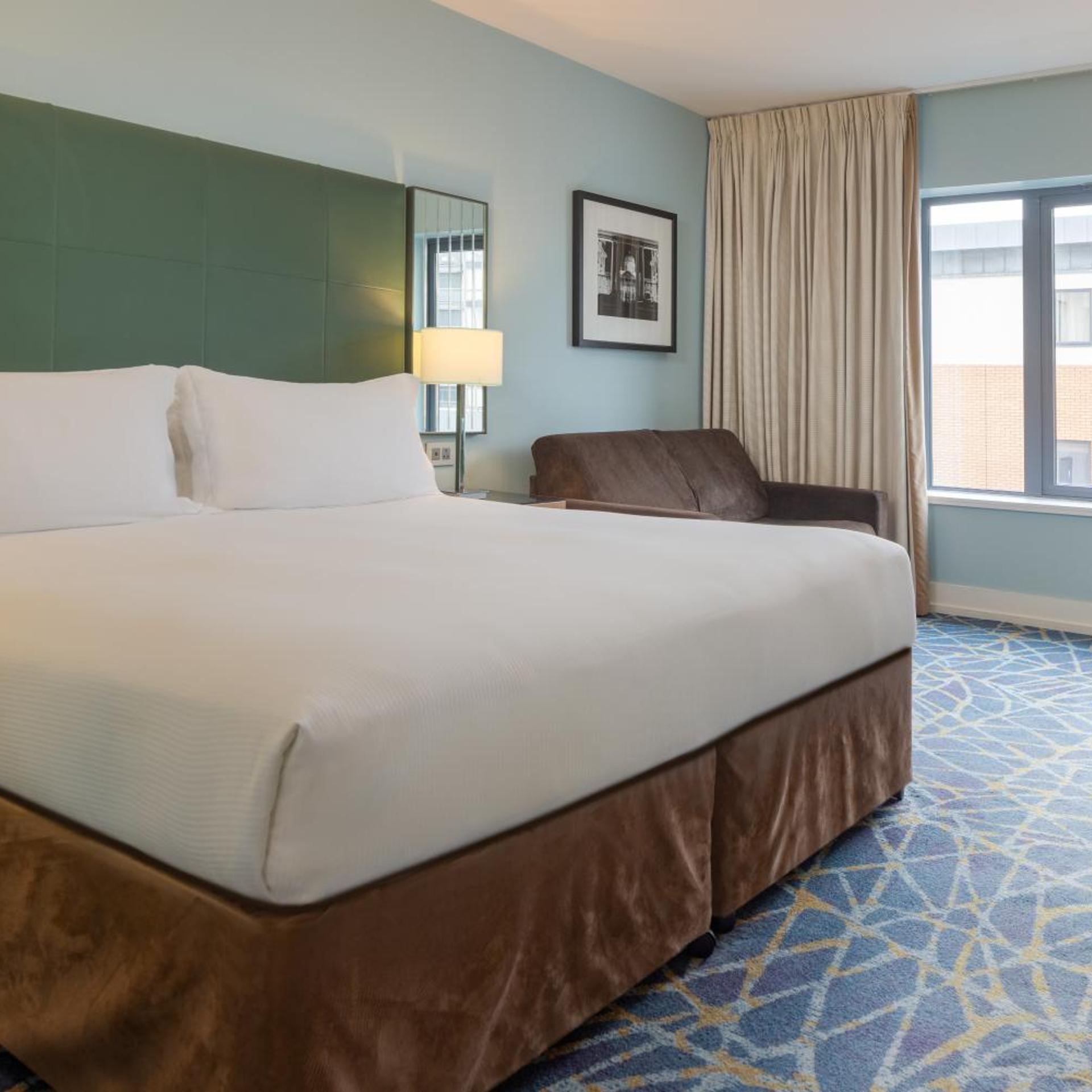 GUEST ROOM, FAMILY, KING BED, SOFA