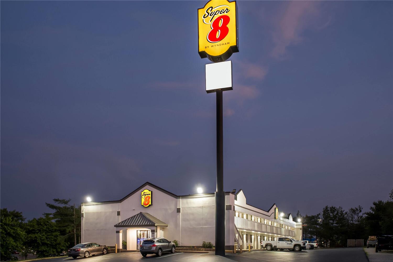 Super 8 Brownsburg Indianapolis Area 1/15