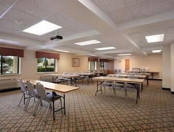 Baymont by Wyndham Sioux Falls Near West 41st Street 15/20