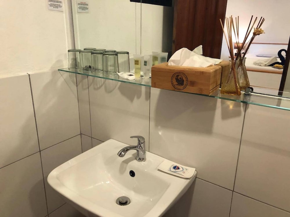 Parrot Resort Moalboal 50/50