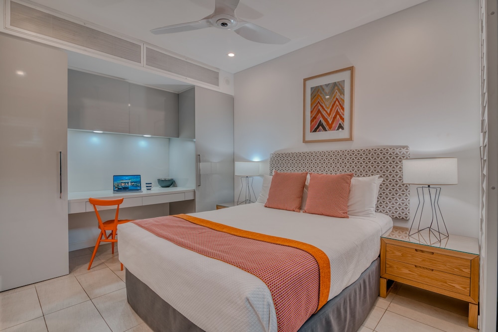 Coconut Grove Port Douglas 13/50
