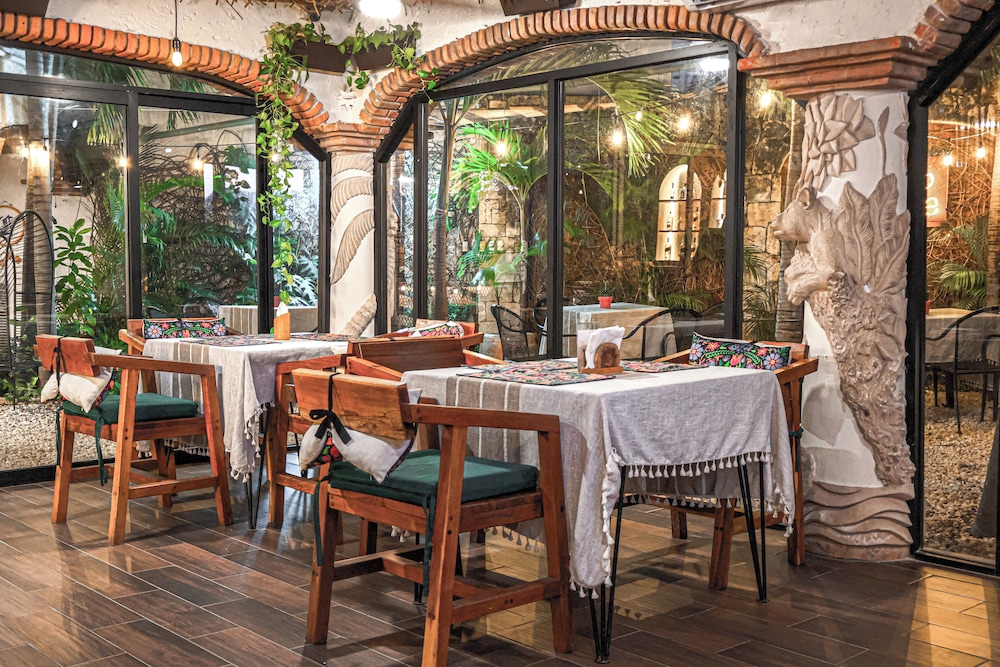 Enigmatic Boutique Hotel 32/44
