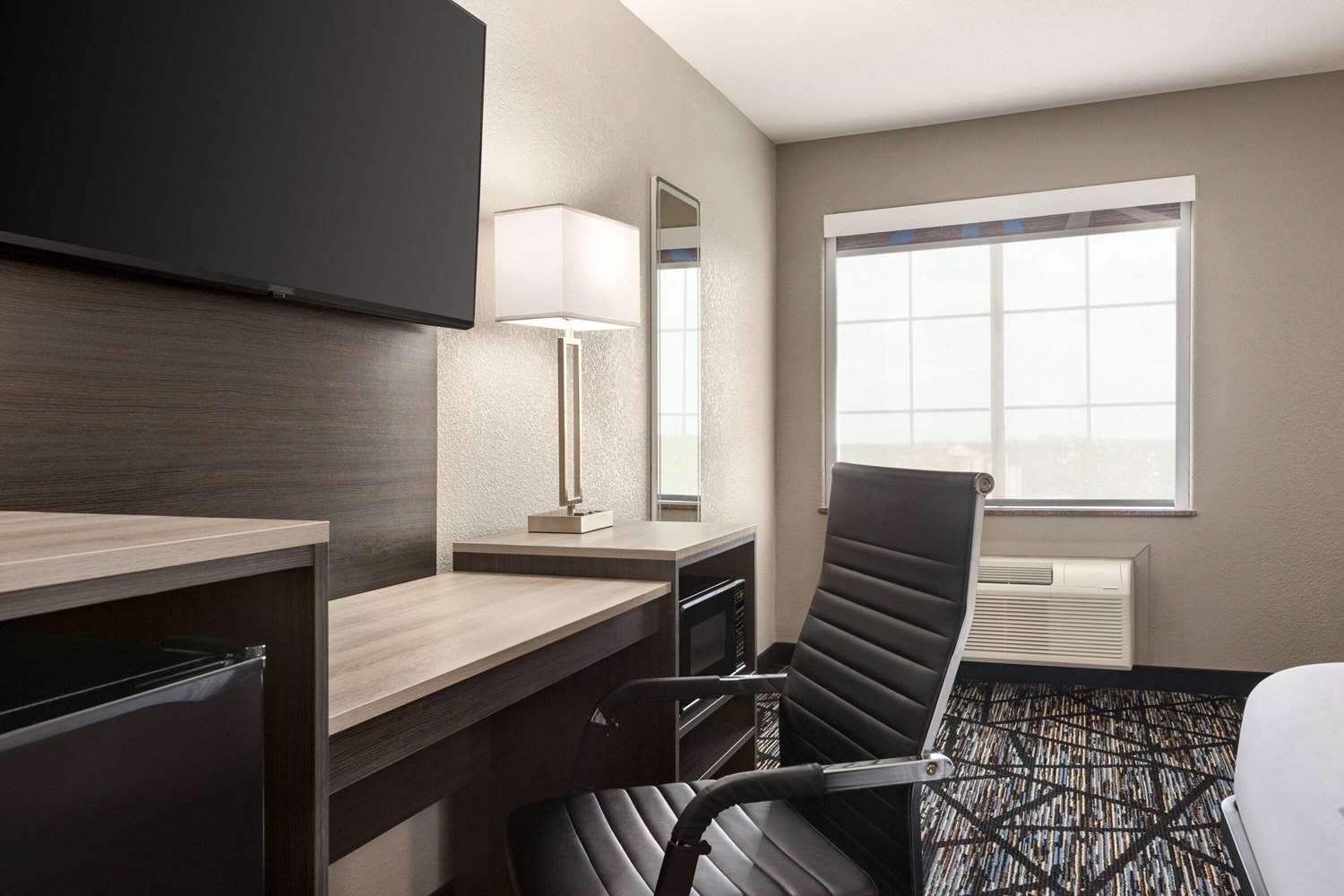 La Quinta Inn & Suites by Wyndham San Antonio N Stone Oak 23/24