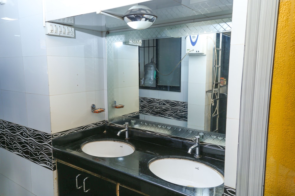 MALE DORM, SHARED, SHARED BATHROOM