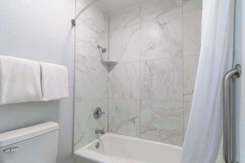 Studio6 Suites Madera, CA - Yosemite 48/51