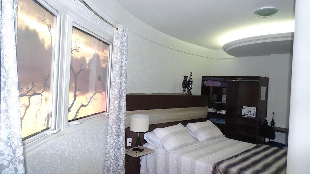 LA VITRE HOTEL 30/30