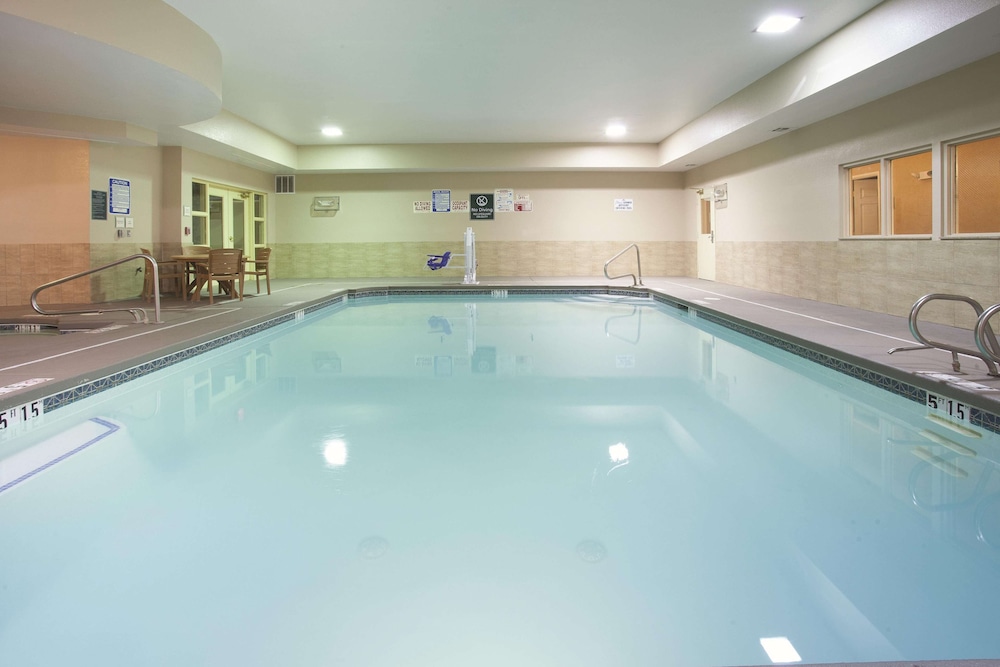 La Quinta Inn & Suites by Wyndham Albuquerque Midtown 25/57