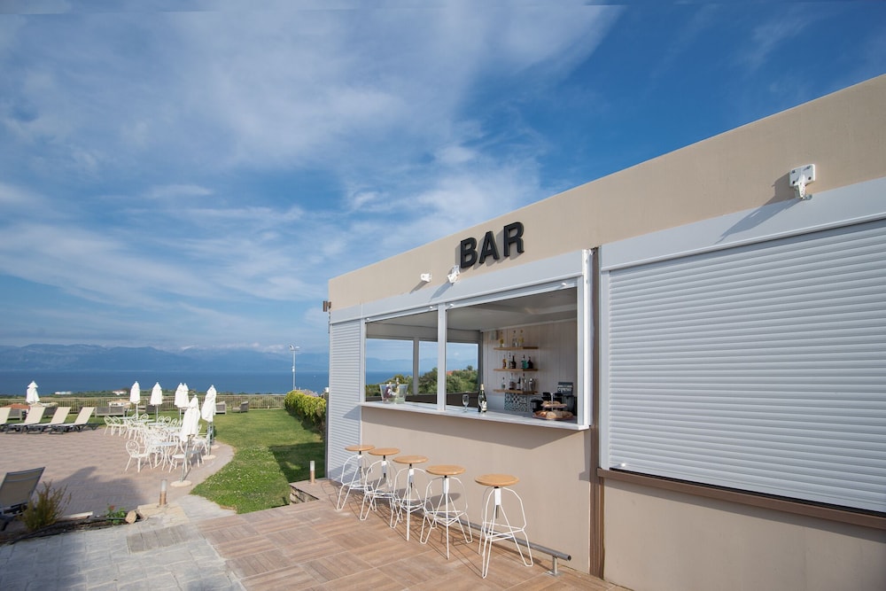 Baywatch Hotel 3/50