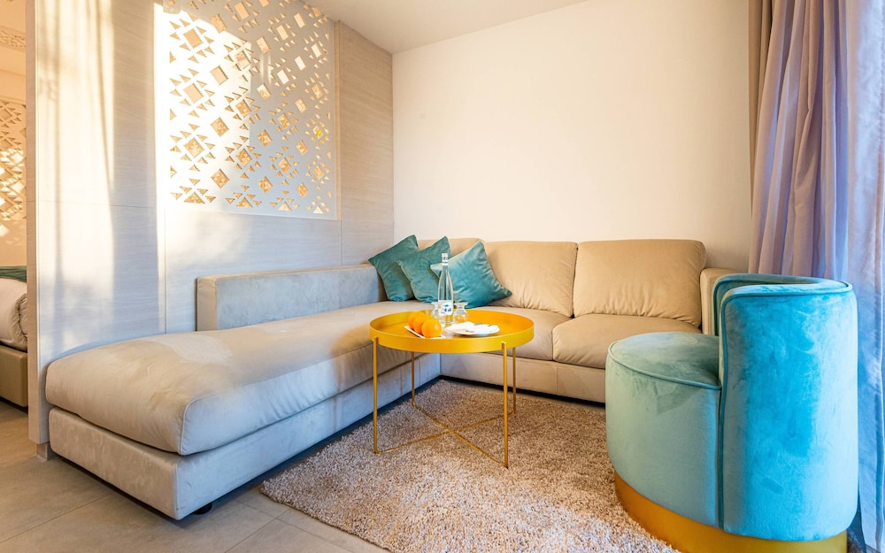 Medina Gardens - Adult only 53/73